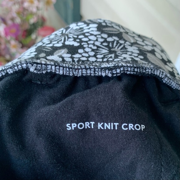 •Lands' End• Sport Knit Crop Pants with Pockets - Size 6-8 - Picture 9 of 12